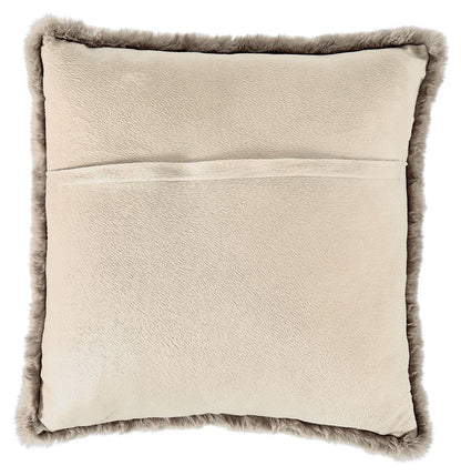 Gariland - Faux Fur Pillow