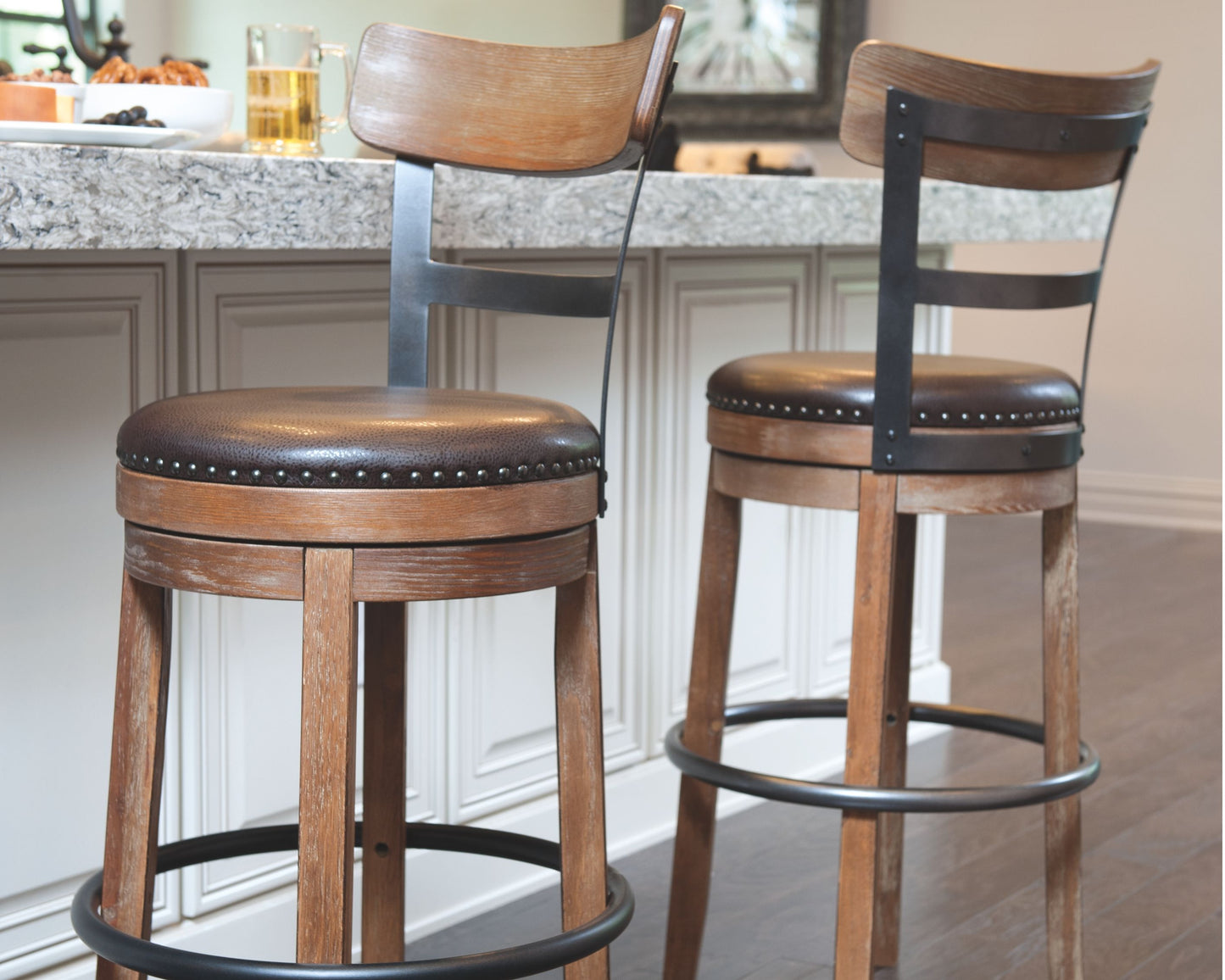 Pinnadel - Swivel Barstool